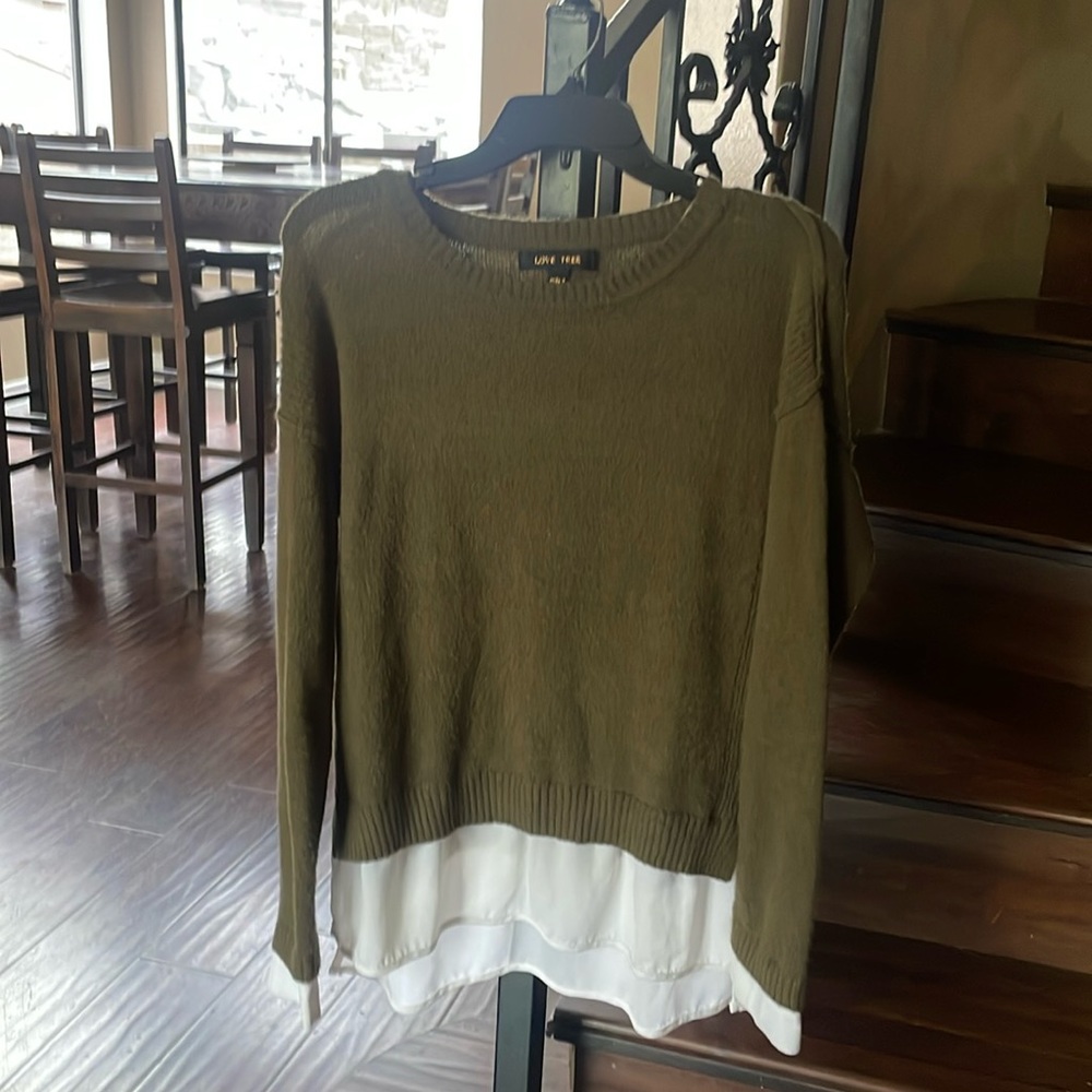 Size Large Olive Green and cream sweater